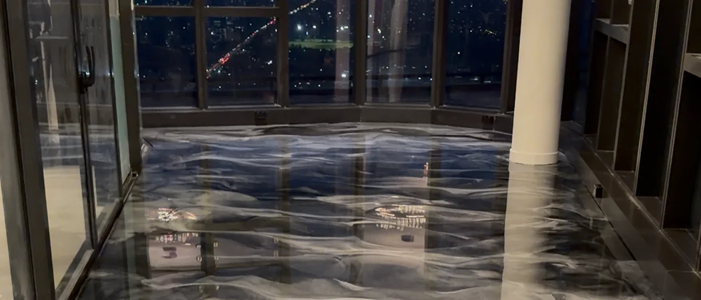 Metallic resin floor in a high-rise interior