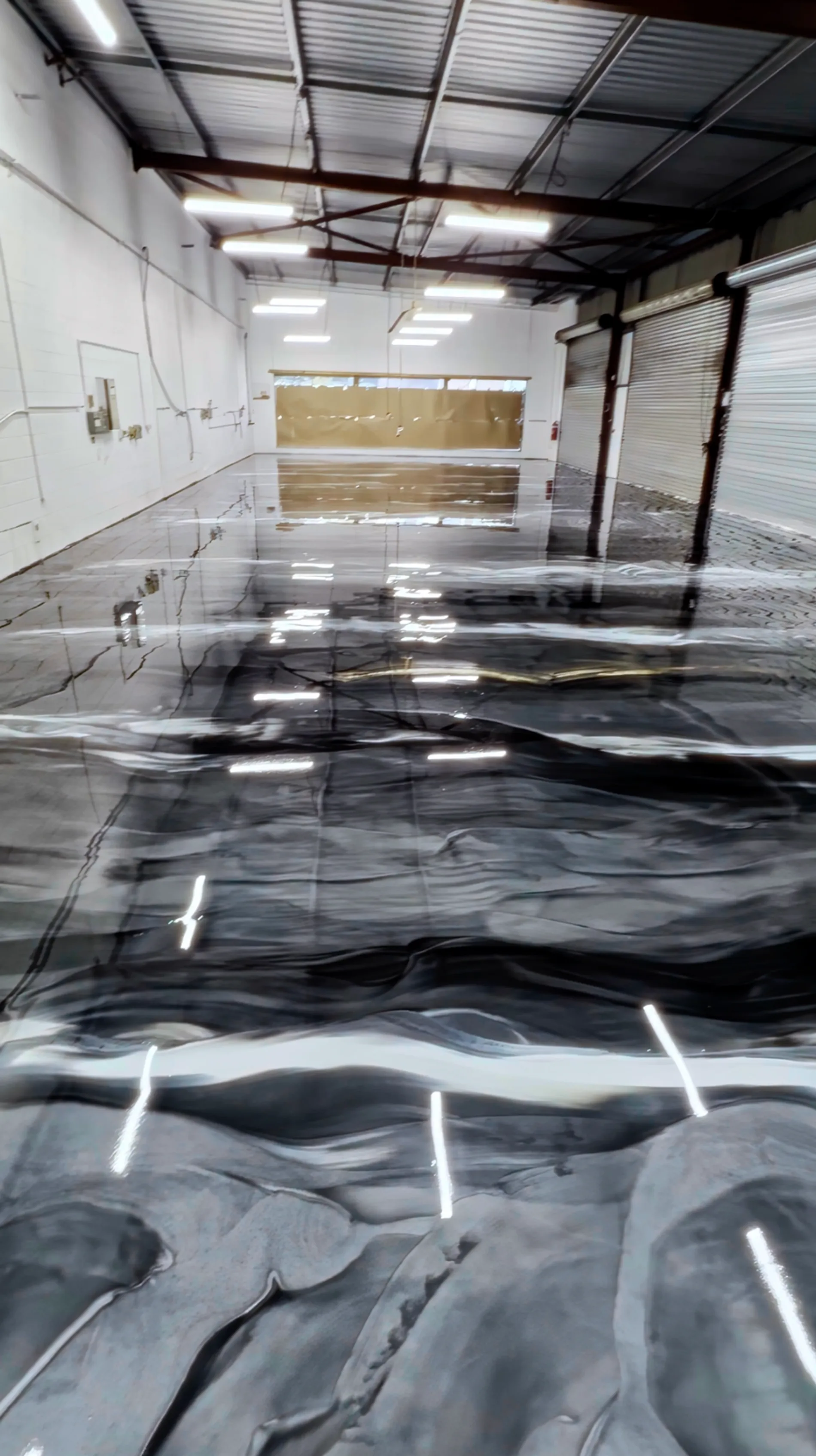 Residential metallic resin floor